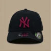 NEW ERA Casquette Black Base 940 NY Pink