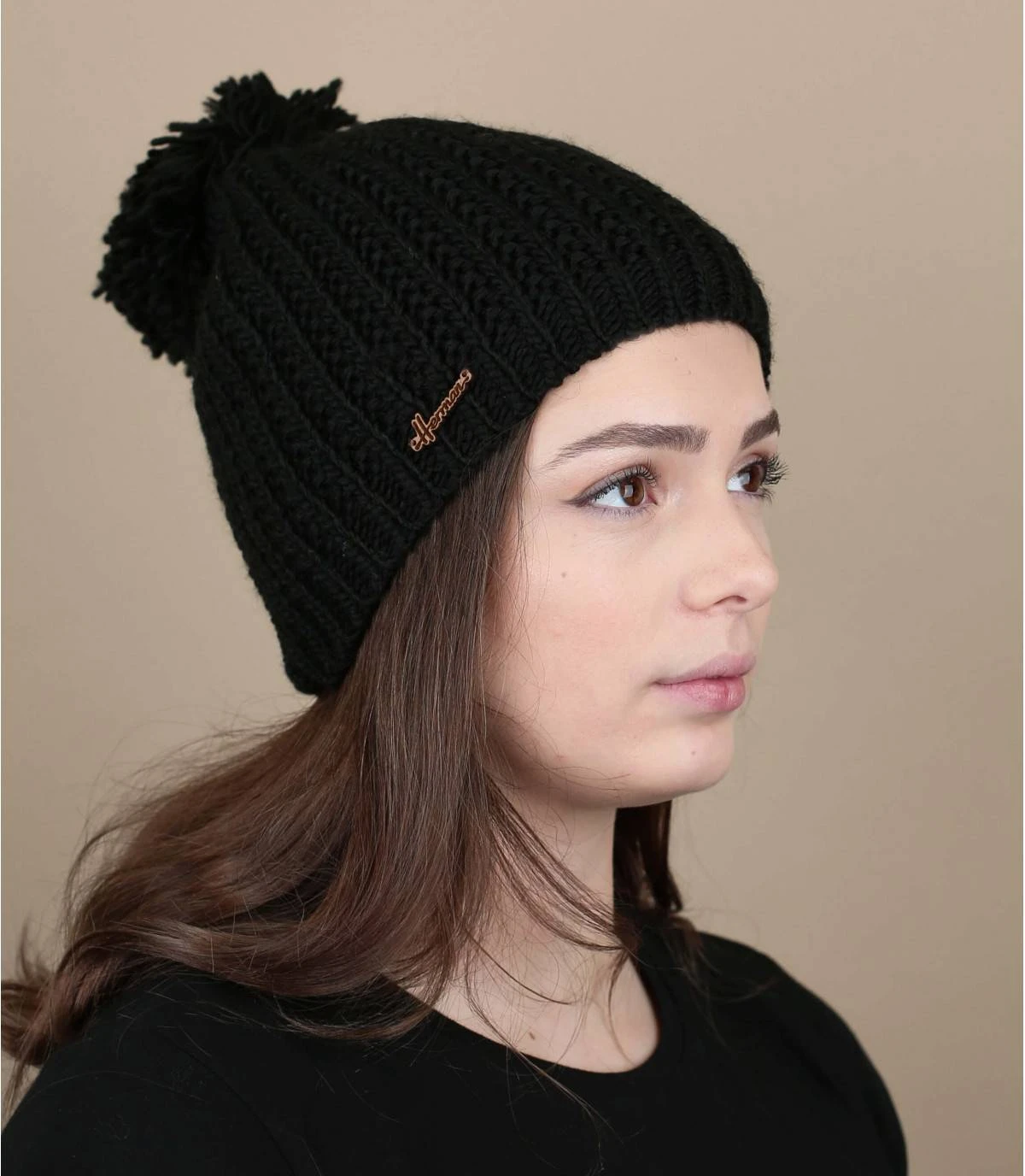 Green Pulse Pom Black 1 Green Pulse Pom Black